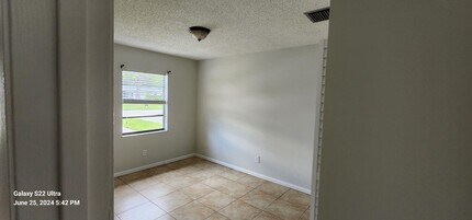 510 Wisteria Ave in Fort Pierce, FL - Building Photo - Building Photo