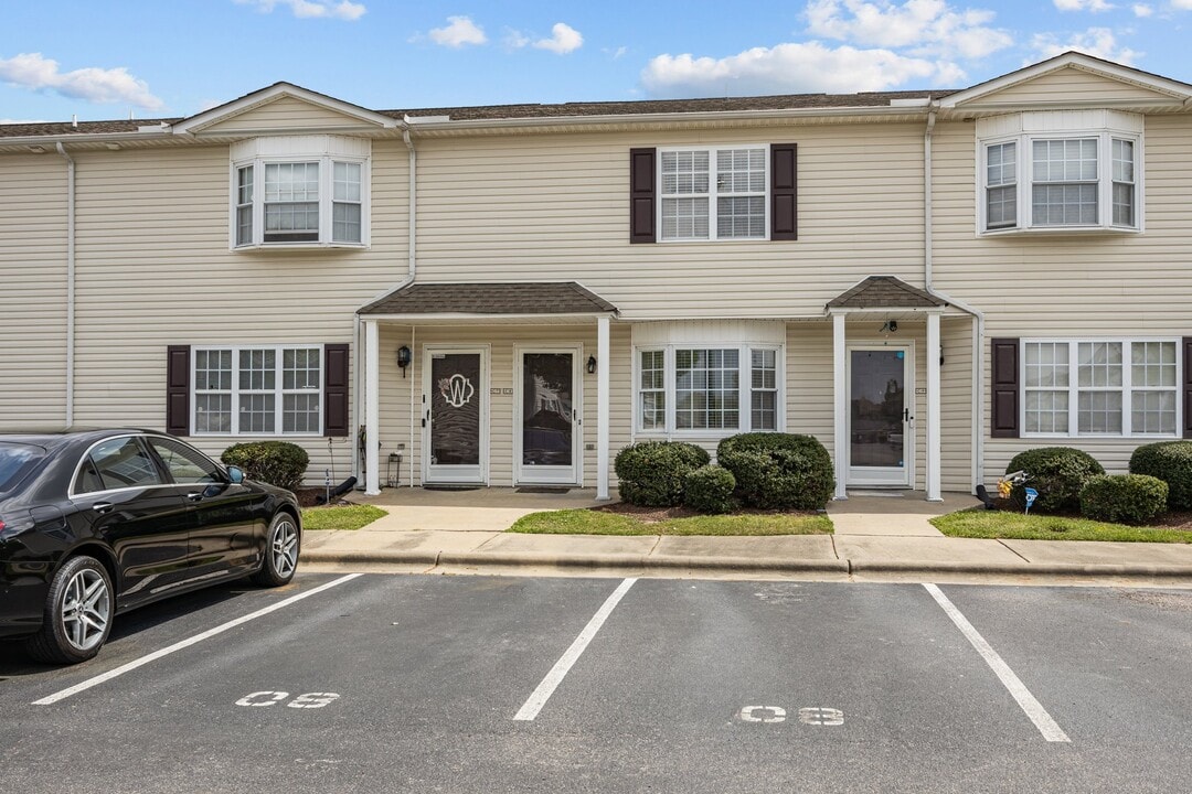 3809 E Vancroft Cir in Winterville, NC - Building Photo