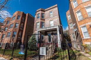 2812 E 76th St in Chicago, IL - Building Photo