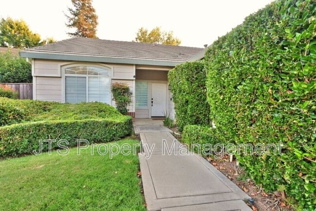 3112 Gennaker Way in Elk Grove, CA - Building Photo - Building Photo