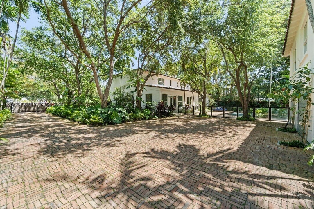 5812 Alton Rd in Miami Beach, FL - Building Photo