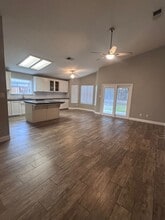 806 Augusta Hills Dr in Bakersfield, CA - Foto de edificio - Building Photo