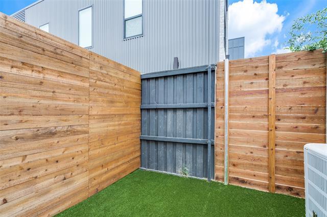 1312 N Prairie Ave in Dallas, TX - Building Photo - Building Photo