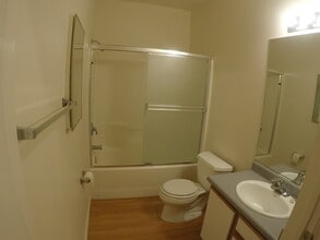 425 8th St, Unit #15 in Santa Rosa, CA - Building Photo - Building Photo