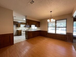 760 NW Douglas St in Burleson, TX - Building Photo - Building Photo