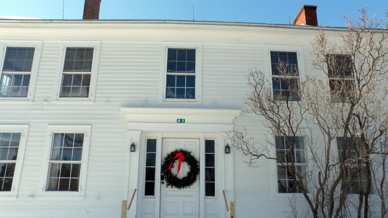 3423 Ethan Allen Hwy in New Haven, VT - Building Photo