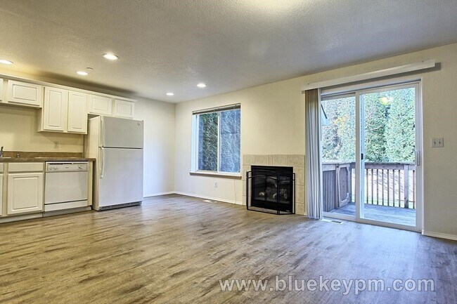 3803 NW Fletcher Ct in Camas, WA - Foto de edificio - Building Photo