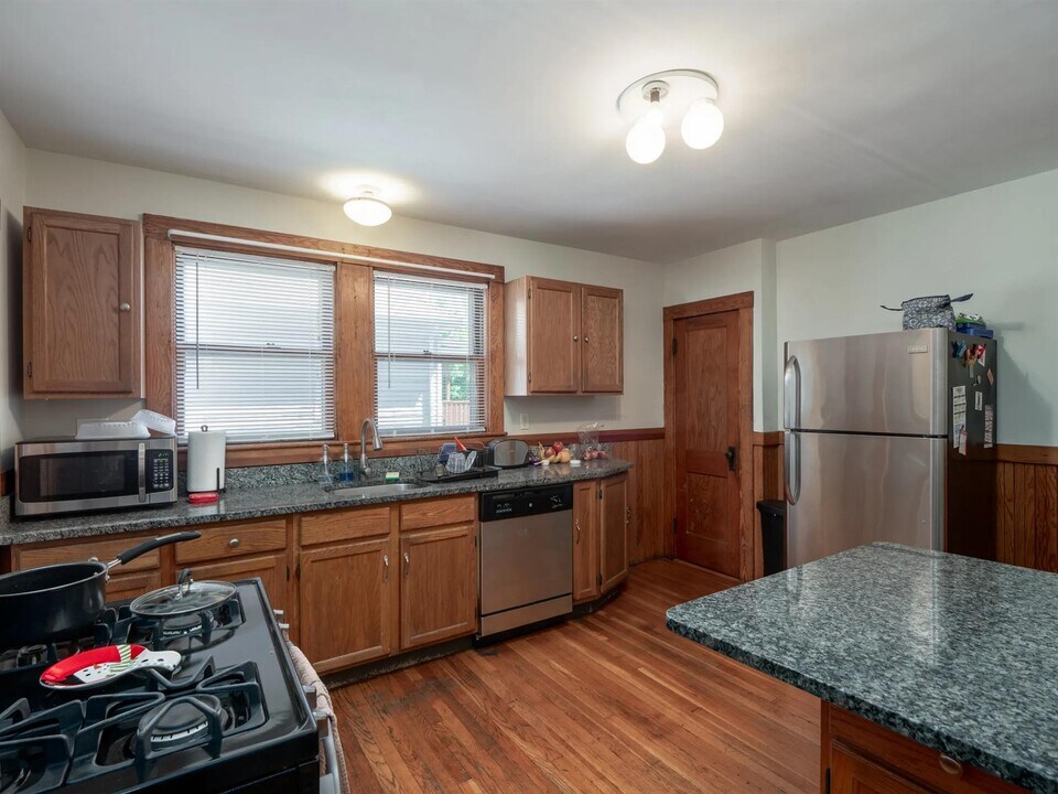 44 Upland Rd, Unit 1 in Somerville, MA - Building Photo