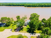 905 1st St in Camanche, IA - Foto de edificio - Building Photo