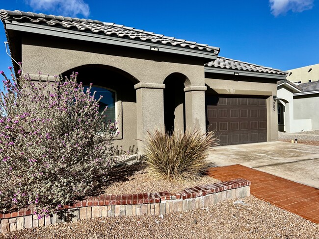 905 Malven Pl in El Paso, TX - Building Photo - Building Photo