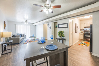 Desert Creek Apartments in Albuquerque, NM - Building Photo - Interior Photo