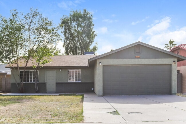 property at 1417 E Irwin Ave