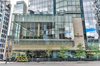 180 University Ave in Toronto, ON - Building Photo - Building Photo