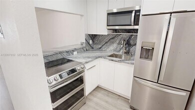 1441 Lincoln Rd, Unit 309 in Miami Beach, FL - Foto de edificio - Building Photo