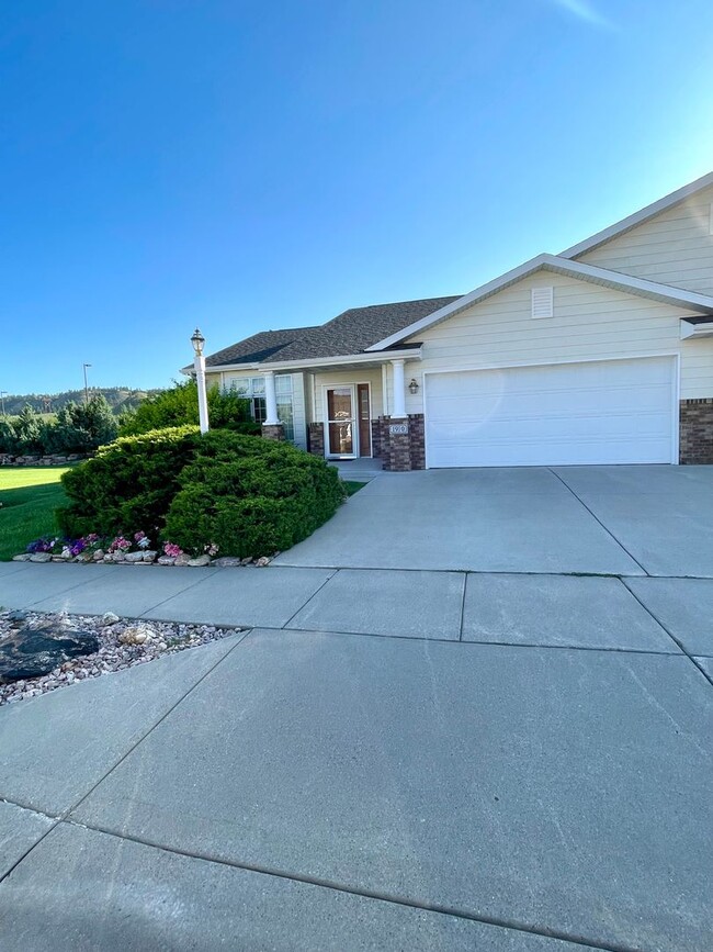 1910 Sunnysprings Dr in Rapid City, SD - Building Photo - Building Photo
