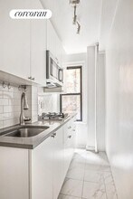 321 E 54th St in New York, NY - Building Photo - Building Photo
