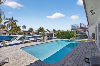 2433 SE 10th St in Pompano Beach, FL - Building Photo - Building Photo