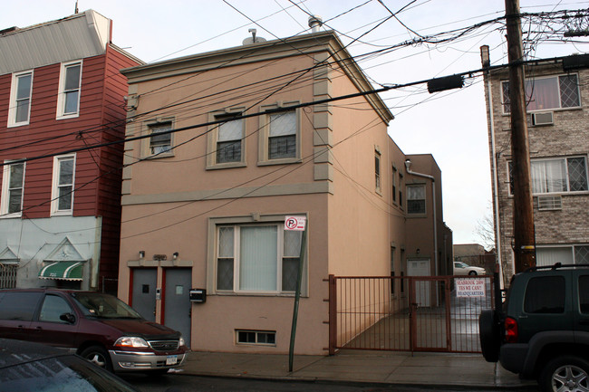 707 E 215th St in Bronx, NY - Building Photo - Building Photo