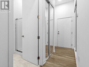 160 Canon Jackson Dr in Toronto, ON - Building Photo - Building Photo