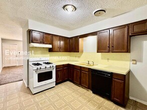 909 E Quincy St in Broken Arrow, OK - Foto de edificio - Building Photo