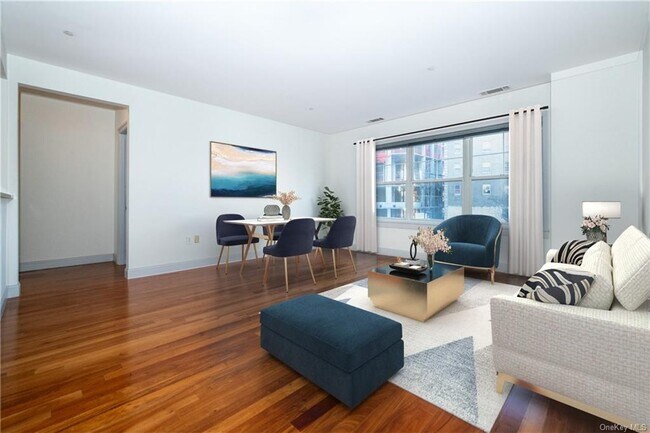 543 Main St, Unit 208 in New Rochelle, NY - Building Photo - Building Photo