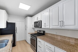 1316 E Harvard St, Unit 1318 in Glendale, CA - Building Photo - Building Photo