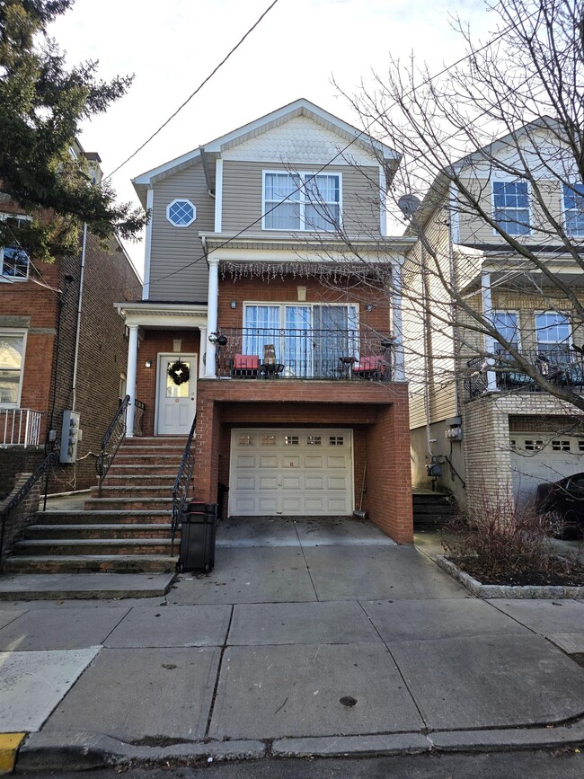 property at 28 W 17th St