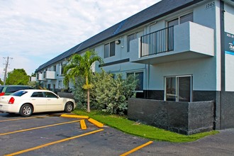 Sligo Villa Apartments in Opa Locka, FL - Building Photo - Building Photo