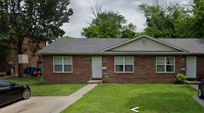 property at 3904 Village Ln