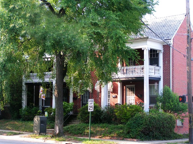 3553-3555 Grove Ave in Richmond, VA - Foto de edificio - Building Photo