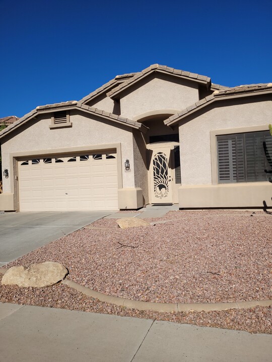 16528 W Carmen Dr in Surprise, AZ - Building Photo