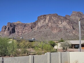5770 E Roundup St in Apache Junction, AZ - Foto de edificio - Building Photo