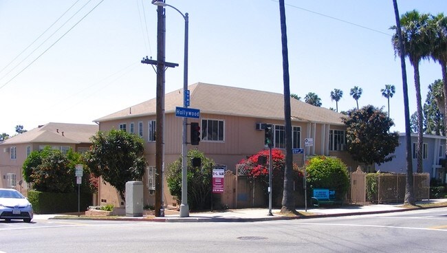 7504 Hollywood Blvd in Los Angeles, CA - Foto de edificio - Building Photo