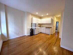 28R Phillips St, Unit 1 in Boston, MA - Foto de edificio - Building Photo