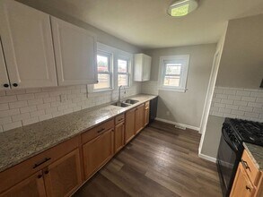 1107 Madison Ave in Wood River, IL - Building Photo - Building Photo