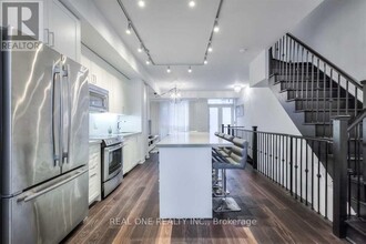 201 Duplex Ave in Toronto, ON - Building Photo - Building Photo