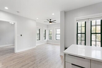 7736 N Eastlake Terrace in Chicago, IL - Building Photo - Building Photo