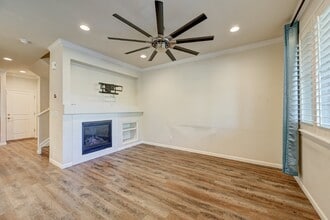 8173 S Yosemite Ct in Centennial, CO - Building Photo - Building Photo