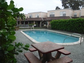 4100 NW 16th Ave-Unit -20 in Oakland Park, FL - Foto de edificio - Building Photo
