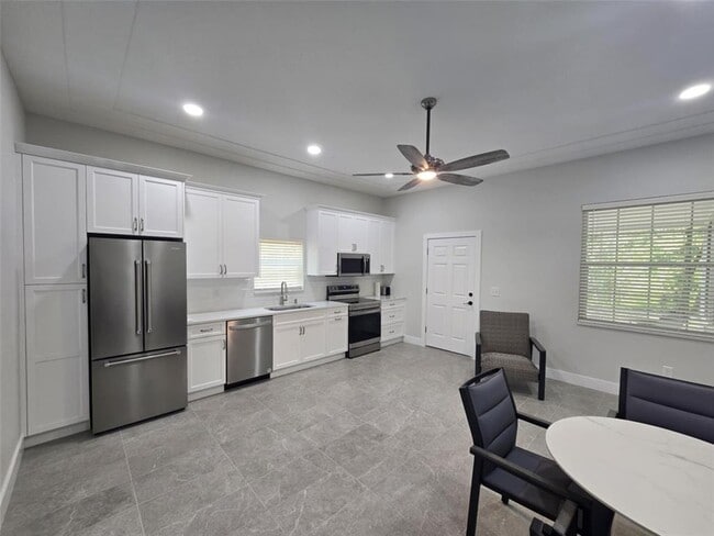 1600 Sunset Ln in Lutz, FL - Building Photo - Building Photo