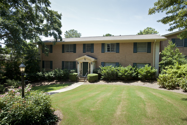 Pharr Court Condominiums in Atlanta, GA - Foto de edificio - Building Photo