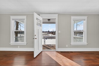 428 W Delavan Dr in Janesville, WI - Foto de edificio - Building Photo