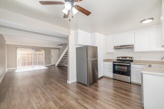 910 Enterprise Ave. in Inglewood, CA - Foto de edificio - Interior Photo