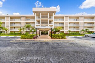 3151 S Palm Aire Dr in Pompano Beach, FL - Building Photo