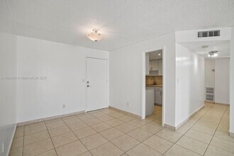 18100 Atlantic Blvd in Sunny Isles Beach, FL - Building Photo - Building Photo