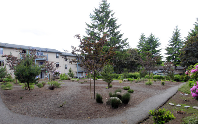 The Court at Crossroads Apartments in Bellevue, WA - Foto de edificio - Building Photo