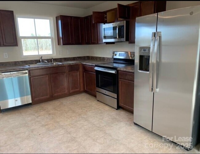 7013 Brightwork Ln in Charlotte, NC - Building Photo - Building Photo