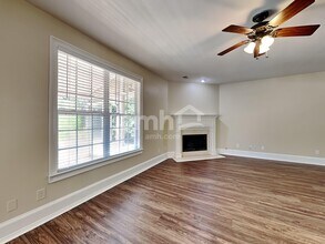 402 Grandiflora Dr in Mcdonough, GA - Foto de edificio - Building Photo