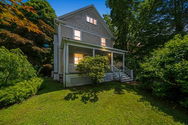 38 Wooster Hts Rd in Danbury, CT - Building Photo - Building Photo