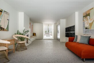 TALA Residences at Kith + Kin in Los Angeles, CA - Foto de edificio - Building Photo